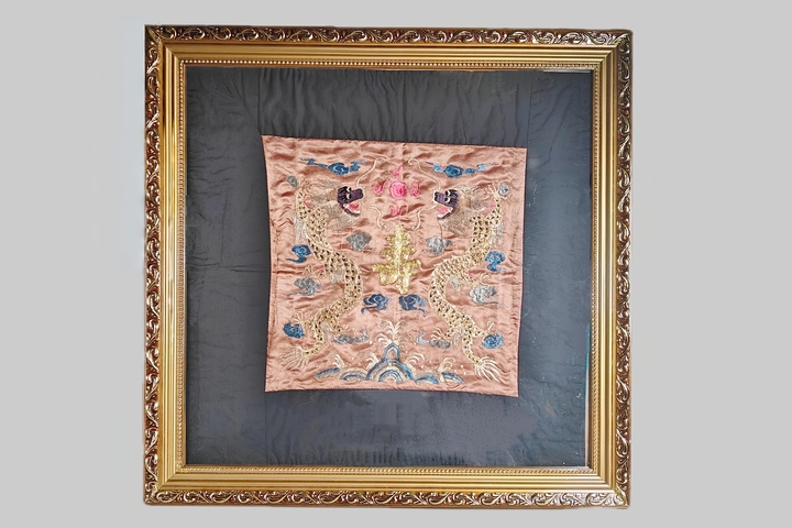 古玩雜項(xiàng)【0起-帶保真】清末民初?盤金繡雙龍捧壽紋掛屏拍賣，當(dāng)前價(jià)格495元