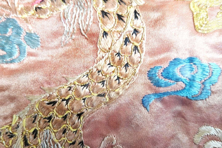 古玩雜項(xiàng)【0起-帶保真】清末民初?盤金繡雙龍捧壽紋掛屏拍賣，當(dāng)前價(jià)格495元