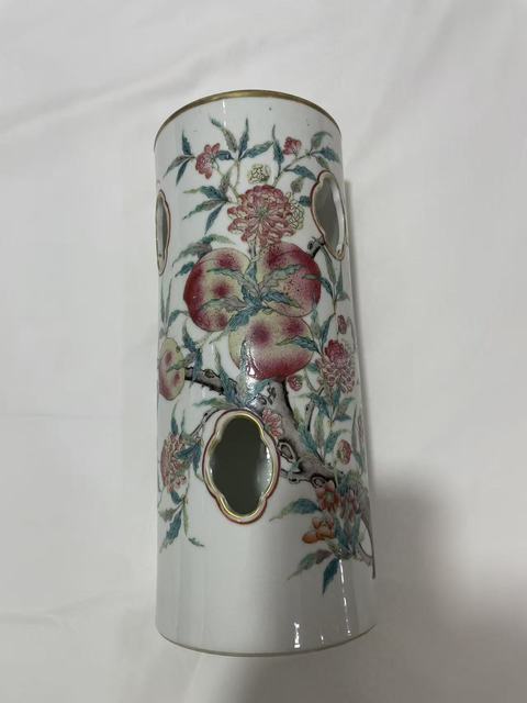 古玩陶瓷粉彩九桃帽筒真品鑒賞圖