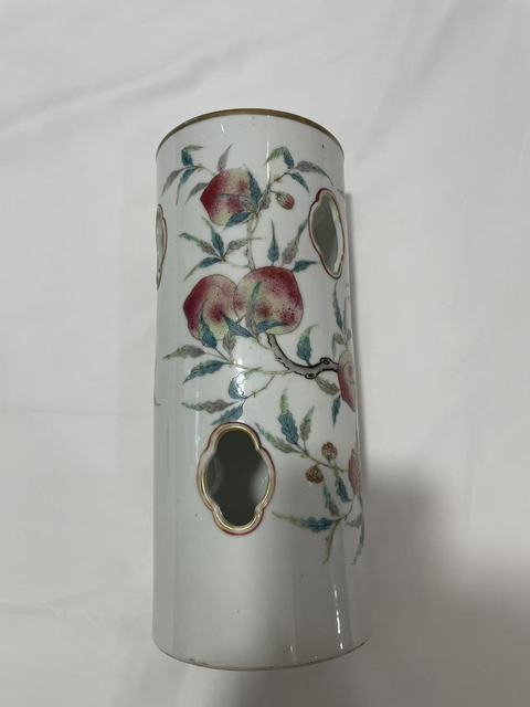 古玩陶瓷粉彩九桃帽筒真品鑒賞圖
