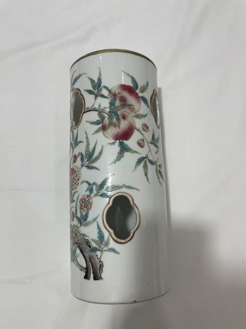 古玩陶瓷粉彩九桃帽筒真品鑒賞圖