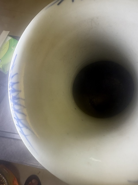 古玩陶瓷青花花卉紋雙松葉耳撇口瓶真品鑒賞圖
