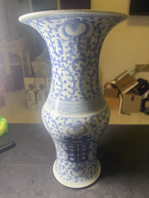 古玩陶瓷纏枝花囍字紋青花花觚真品鑒賞圖