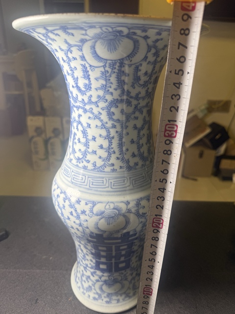古玩陶瓷纏枝花囍字紋青花花觚真品鑒賞圖