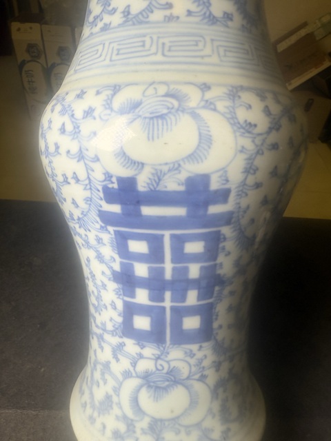 古玩陶瓷纏枝花囍字紋青花花觚真品鑒賞圖