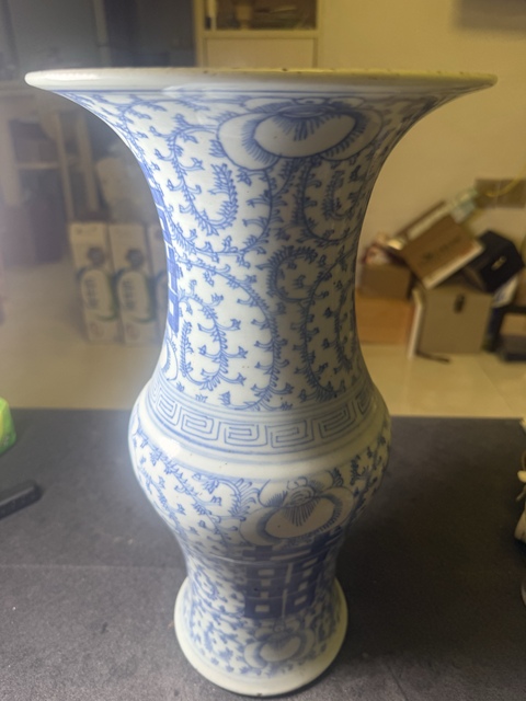 古玩陶瓷纏枝花囍字紋青花花觚真品鑒賞圖