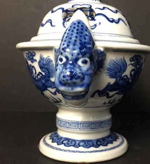 古玩陶瓷青花獅鈕熏爐真品鑒賞圖