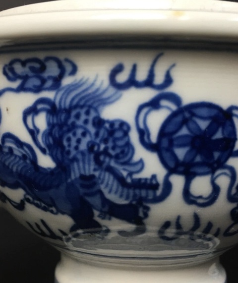 古玩陶瓷青花獅鈕熏爐真品鑒賞圖