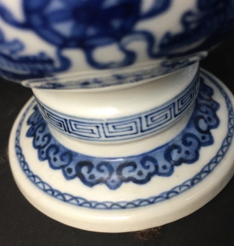 古玩陶瓷青花獅鈕熏爐真品鑒賞圖