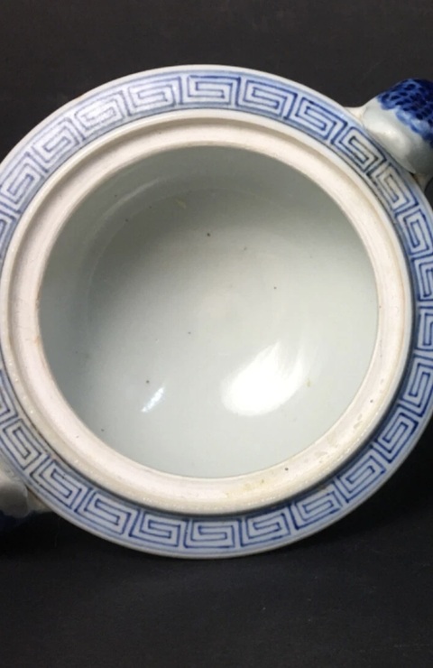 古玩陶瓷青花獅鈕熏爐真品鑒賞圖