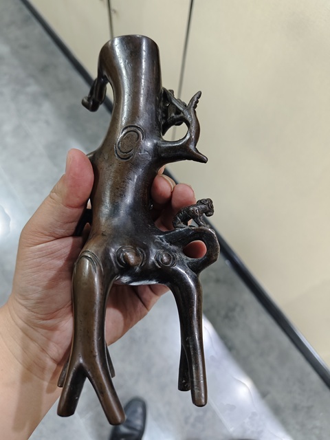 古玩銅器銅花插真品鑒賞圖