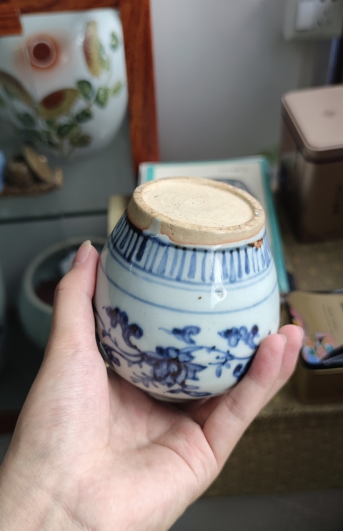 古玩陶瓷花卉紋青花罐真品鑒賞圖