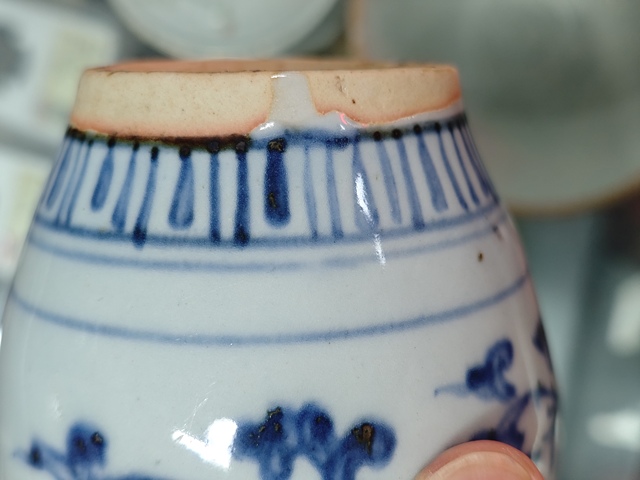 古玩陶瓷花卉紋青花罐真品鑒賞圖