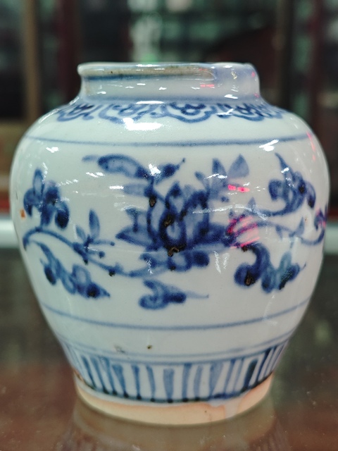 古玩陶瓷花卉紋青花罐真品鑒賞圖