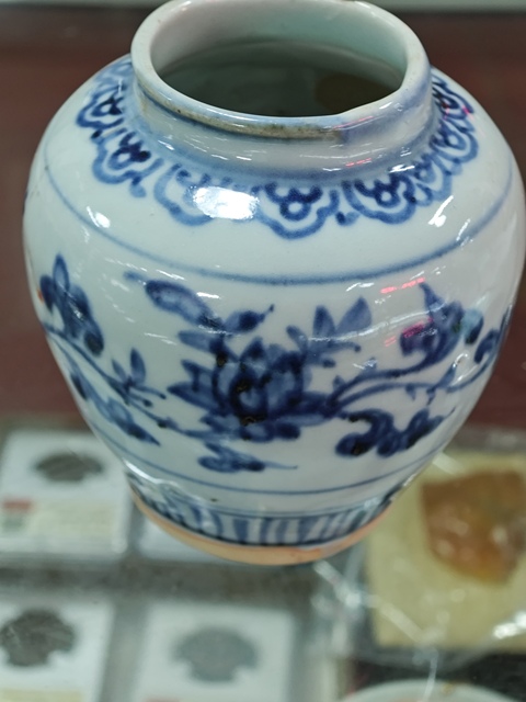 古玩陶瓷花卉紋青花罐真品鑒賞圖