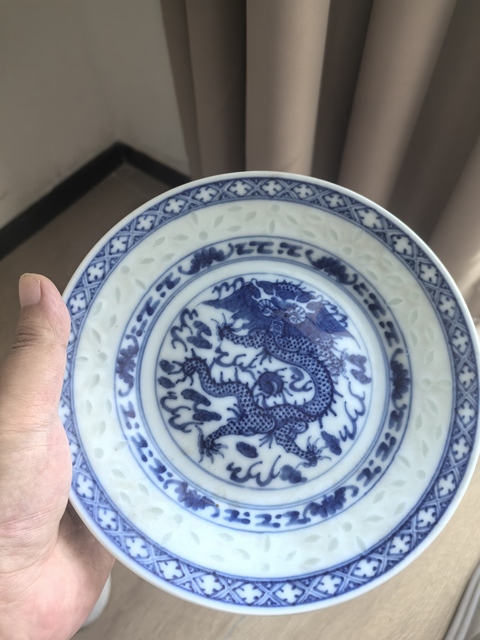 古玩陶瓷青花龍紋玲瓏瓷盤真品鑒賞圖