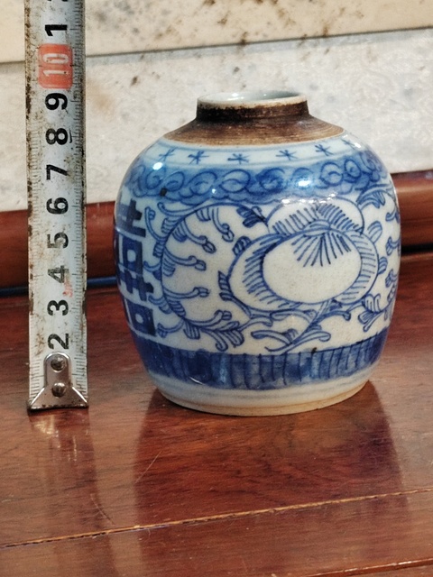 古玩陶瓷青花淡描花卉紋喜字罐真品鑒賞圖