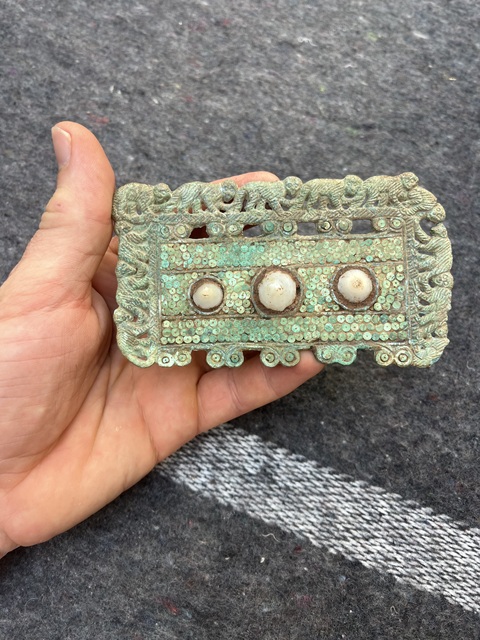 古玩銅器嵌孔雀石銅扣飾真品鑒賞圖