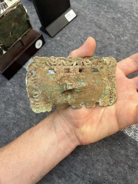 古玩銅器嵌孔雀石銅扣飾真品鑒賞圖