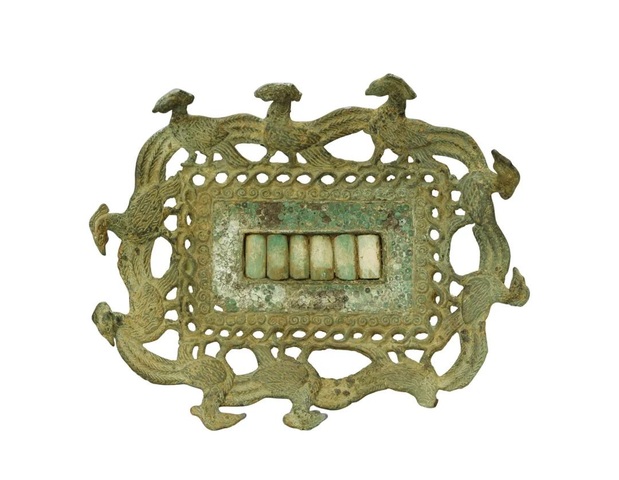 古玩銅器嵌孔雀石銅扣飾真品鑒賞圖