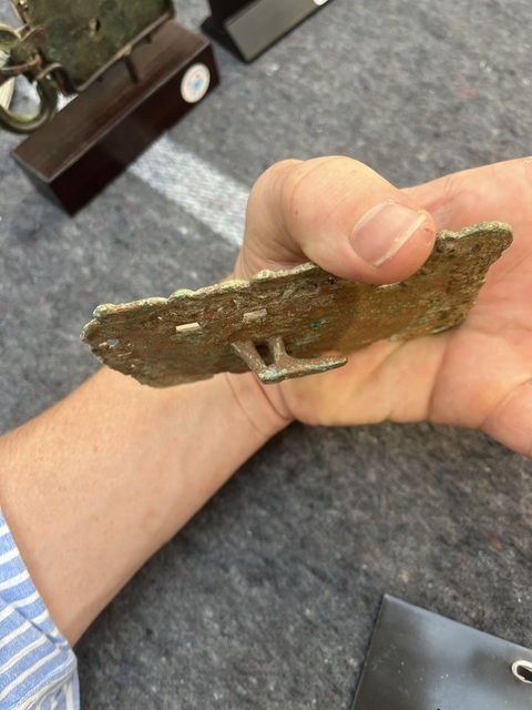 古玩銅器嵌孔雀石銅扣飾真品鑒賞圖