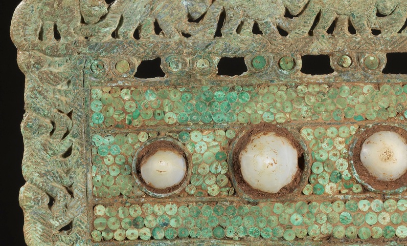 古玩銅器嵌孔雀石銅扣飾真品鑒賞圖