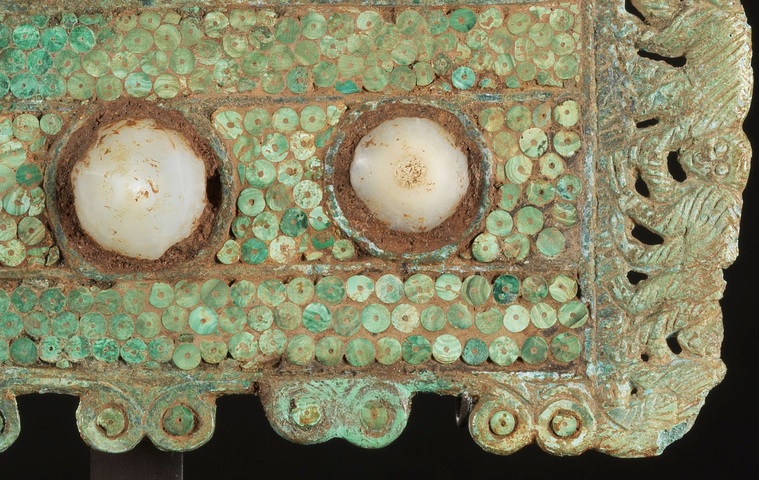 古玩銅器嵌孔雀石銅扣飾真品鑒賞圖