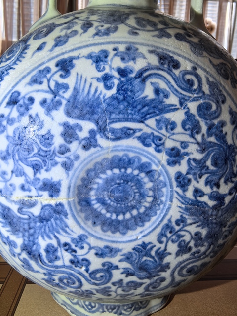 古玩陶瓷青花鳳傳花卉紋抱月瓶真品鑒賞圖