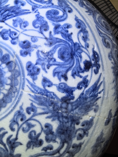 古玩陶瓷青花鳳傳花卉紋抱月瓶真品鑒賞圖