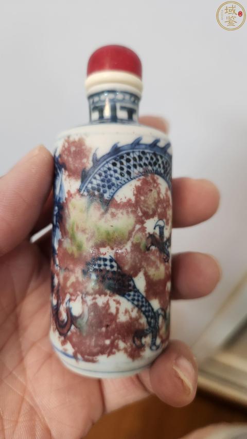 古玩陶瓷青花釉里紅云龍紋鼻煙壺真品鑒賞圖