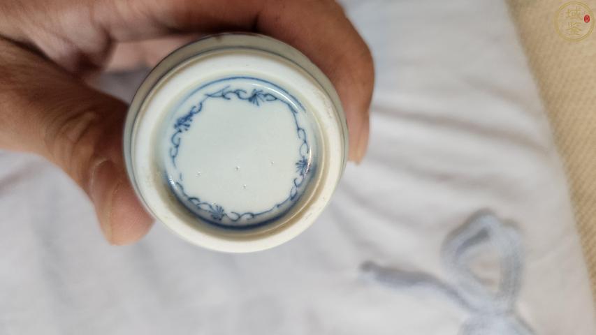 古玩陶瓷青花釉里紅云龍紋鼻煙壺真品鑒賞圖