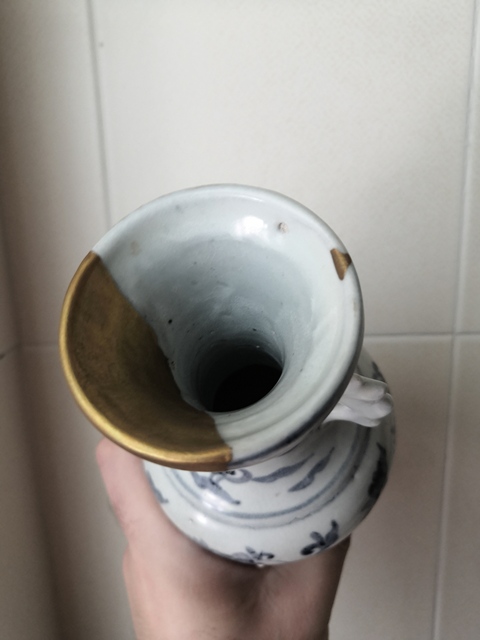 古玩陶瓷明中早期纏枝蓮紋雙耳瓶真品鑒賞圖