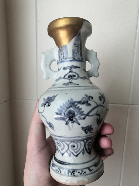 古玩陶瓷明中早期纏枝蓮紋雙耳瓶真品鑒賞圖