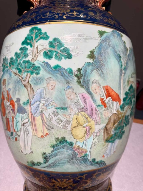 古玩陶瓷祭藍描金開窗粉彩人物故事雙耳瓶真品鑒賞圖