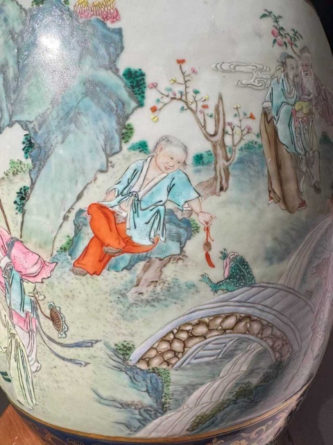 古玩陶瓷祭藍描金開窗粉彩人物故事雙耳瓶真品鑒賞圖