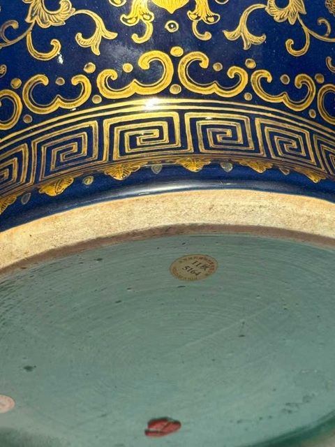 古玩陶瓷祭藍描金開窗粉彩人物故事雙耳瓶真品鑒賞圖