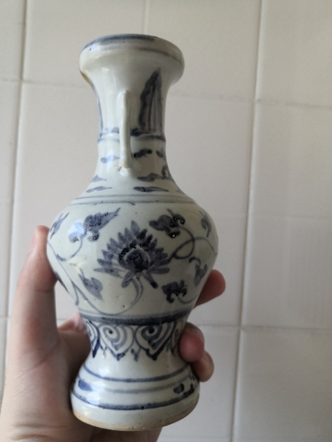 古玩陶瓷明中早期纏枝蓮紋雙耳瓶真品鑒賞圖