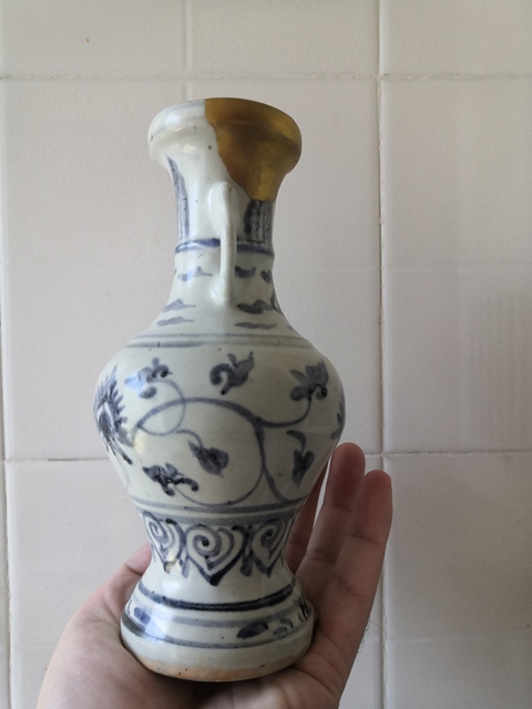 古玩陶瓷明中早期纏枝蓮紋雙耳瓶真品鑒賞圖