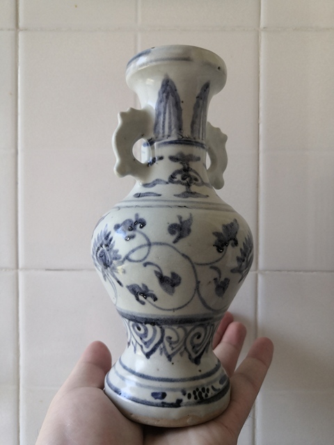 古玩陶瓷明中早期纏枝蓮紋雙耳瓶真品鑒賞圖