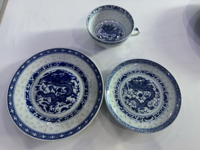 古玩陶瓷青花龍紋玲瓏盤拍賣,當(dāng)前價格798元
