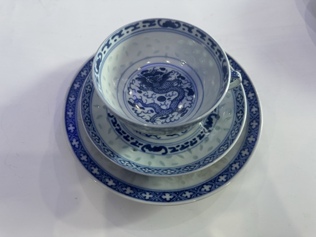 古玩陶瓷青花龍紋玲瓏盤拍賣,當(dāng)前價格798元