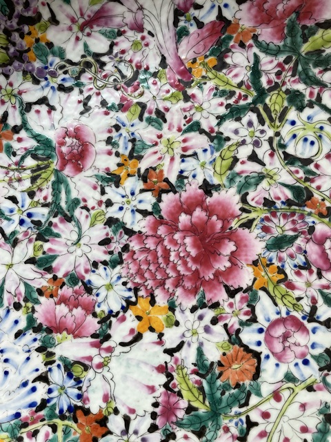 古玩陶瓷民國·墨地粉彩花不落地紋大盤 真品鑒賞圖