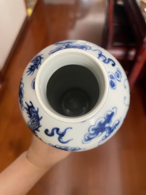 古玩陶瓷清晚·青花雙龍戲珠紋雞腿瓶 真品鑒賞圖