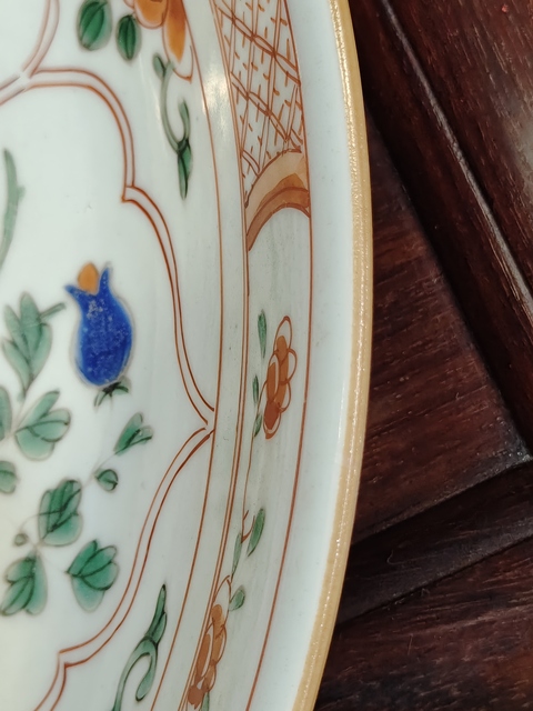 古玩陶瓷花卉紋五彩盤真品鑒賞圖