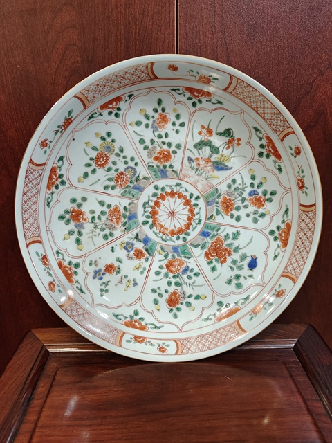 古玩陶瓷花卉紋五彩盤真品鑒賞圖