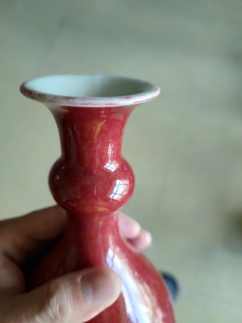 古玩陶瓷50年代左右紅釉蒜頭瓶真品鑒賞圖