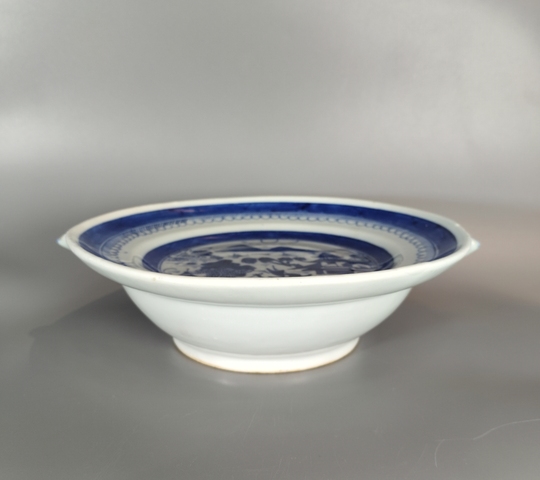 古玩陶瓷清乾隆-青花山水人物高足溫盤拍賣，當前價格2699元