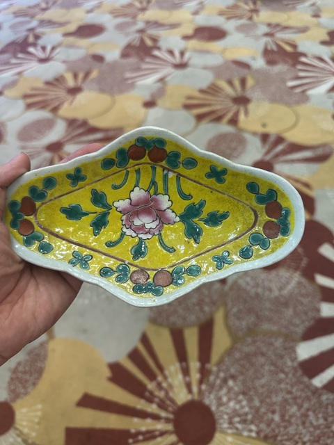 古玩陶瓷民國黃釉花卉紋粉彩供盤真品鑒賞圖