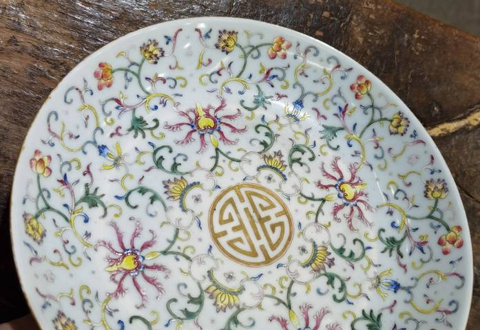 古玩陶瓷 細路粉彩花卉團壽紋瓷盤真品鑒賞圖
