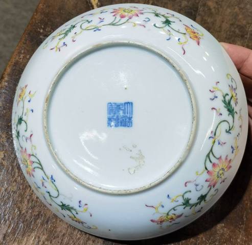 古玩陶瓷 細路粉彩花卉團壽紋瓷盤真品鑒賞圖